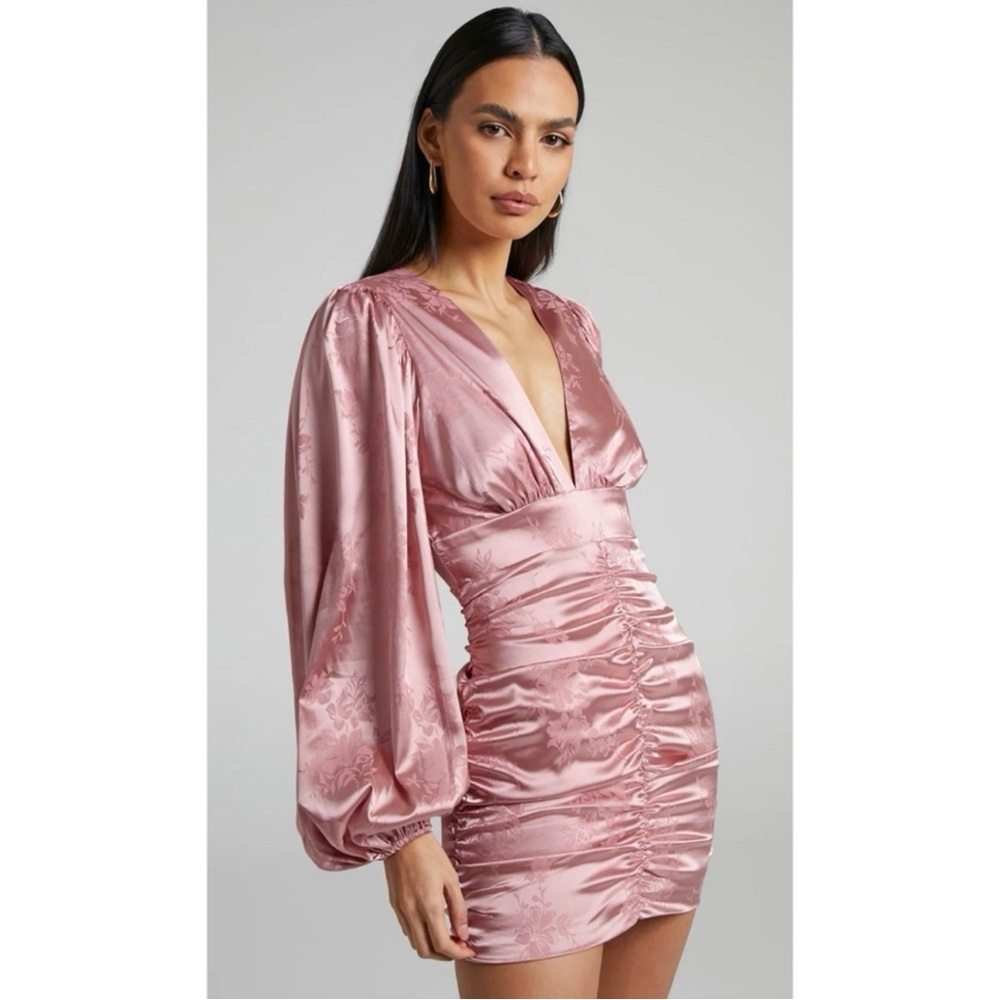 NWT SHOWPO | Pink Richmond‎ Long Sleeve Ruched V Neck Sexy Mini Dress Sz. 8